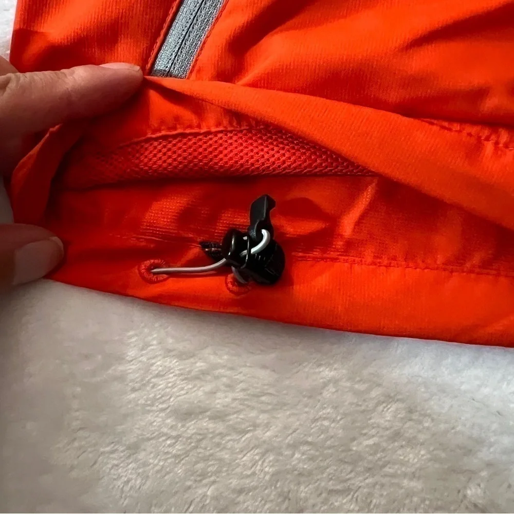 The North Face Orange Men’s Hommes Jacket‎ Size Medium